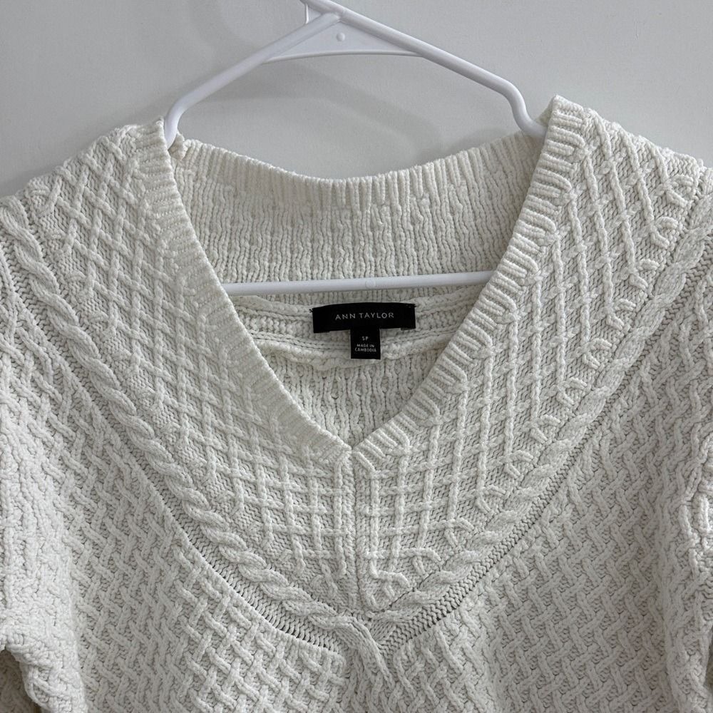 Ann Taylor Cream Cable Knit V-Neck Sweater Diamond Texture Petite Small SP - Picture 2 of 4